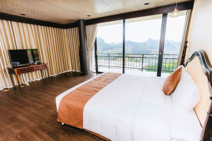 Room 7 of 190