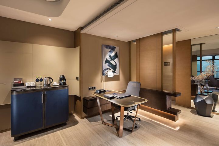 Room 16 of 100