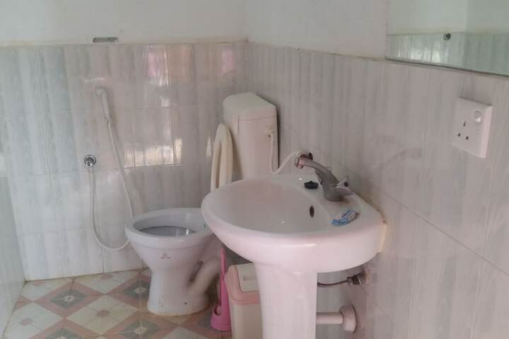 Room 5 of 12