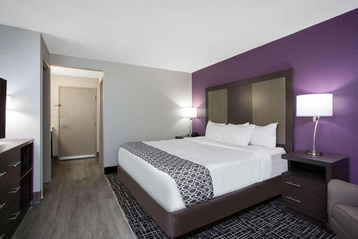 1 King Bed (11 of 12)