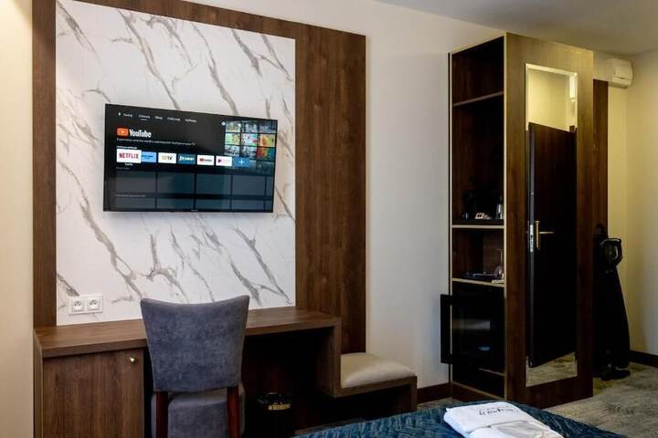 Room 5 of 28