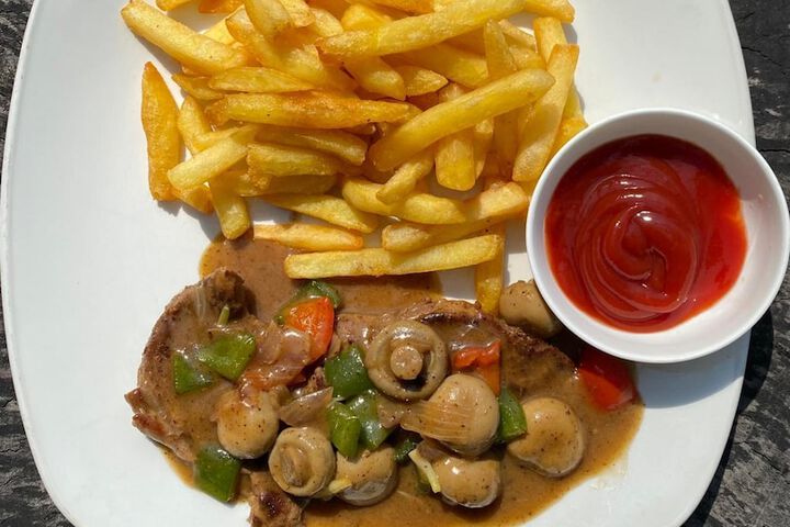 Dining 31 of 38
