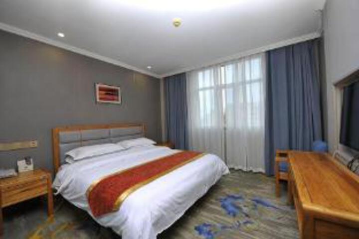 Room 7 of 8