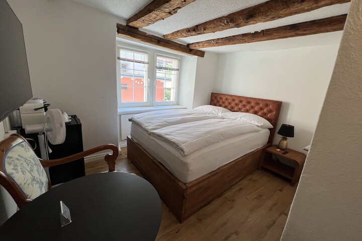 Room 9 of 40