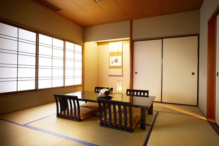 Room 27 of 152