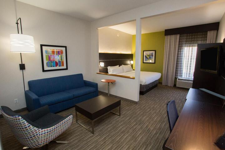 Suite 2 Queen Beds (5 of 17)