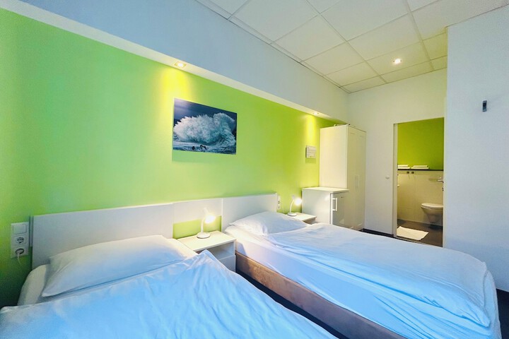 Room 6 of 15