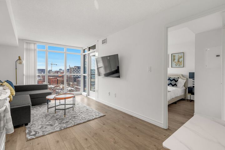 Room 6 of 10