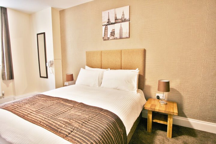 Room 5 of 44