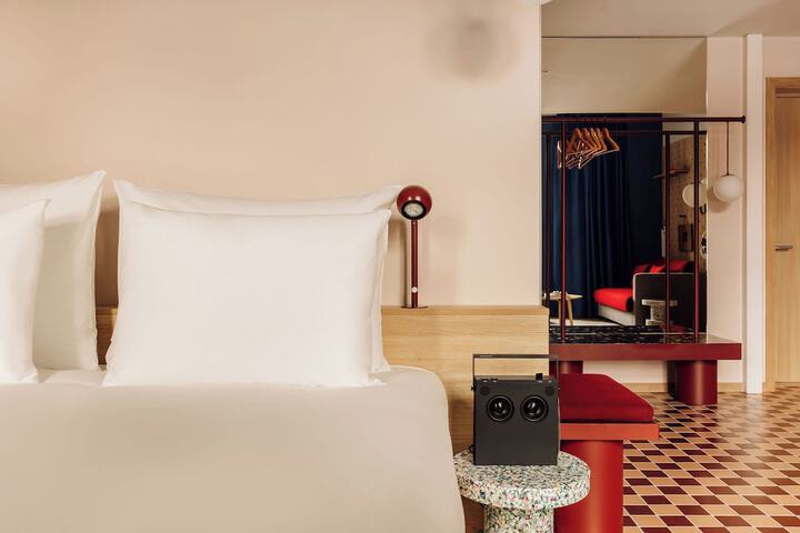 Room 42 of 232