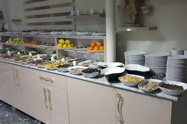 Dining 12 of 16