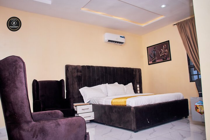 Room 8 of 20
