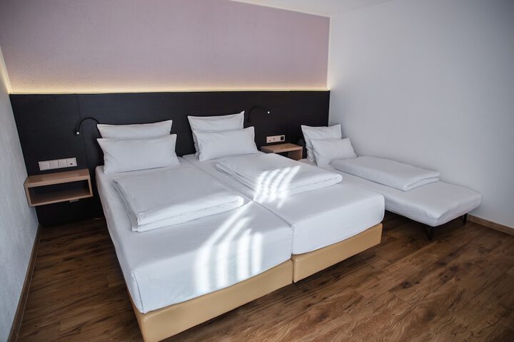 Room 12 of 48