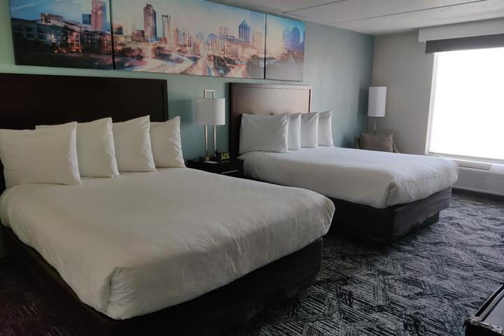 2 Queen Beds Work Desk Refrigerator Full Breakfast (7 of 9)