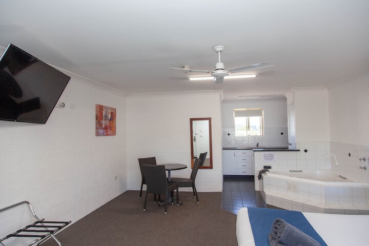 Room 34 of 89