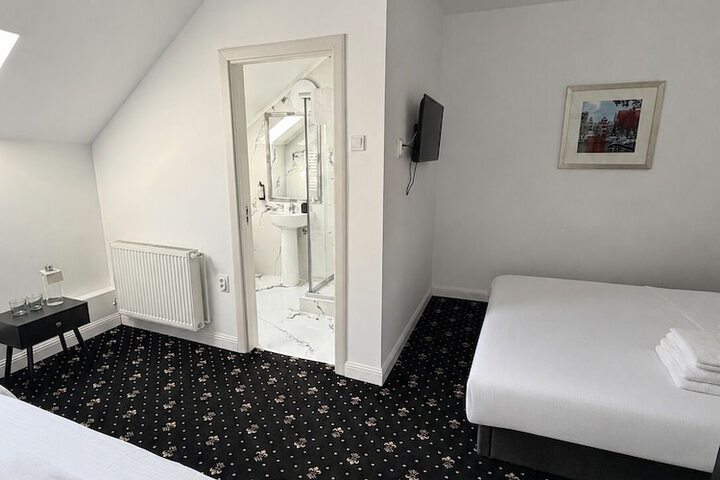 Room 10 of 40