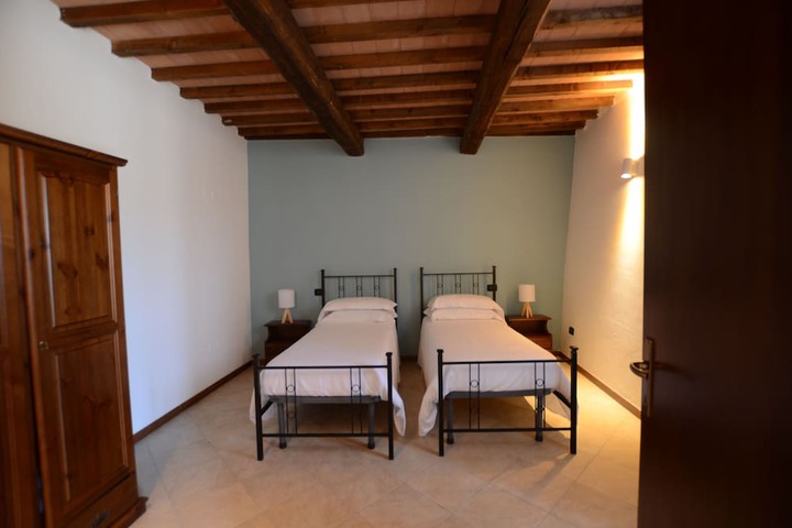 Room 10 of 41