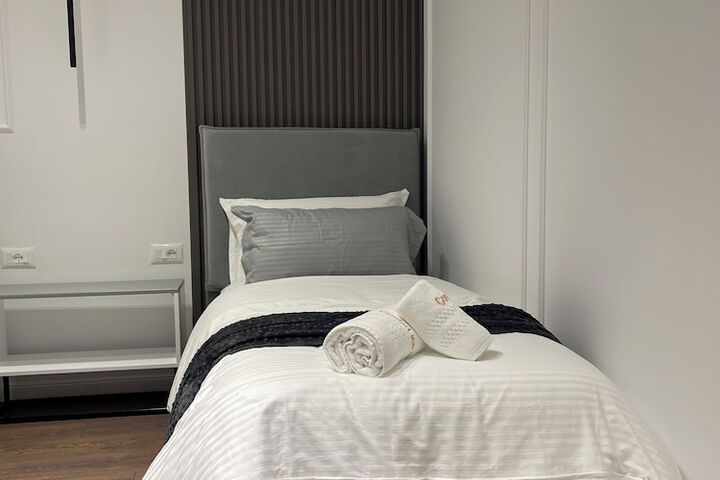 Room 10 of 35
