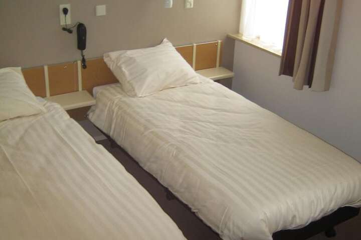 Room 7 of 33