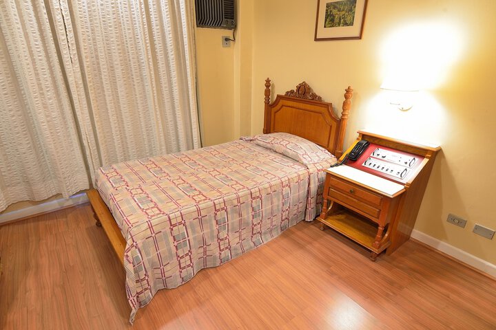 Room 4 of 64