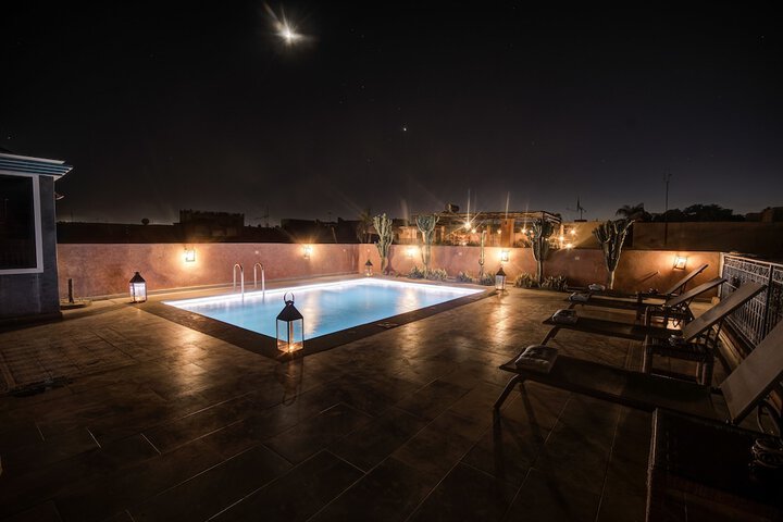 Pool 100 of 150