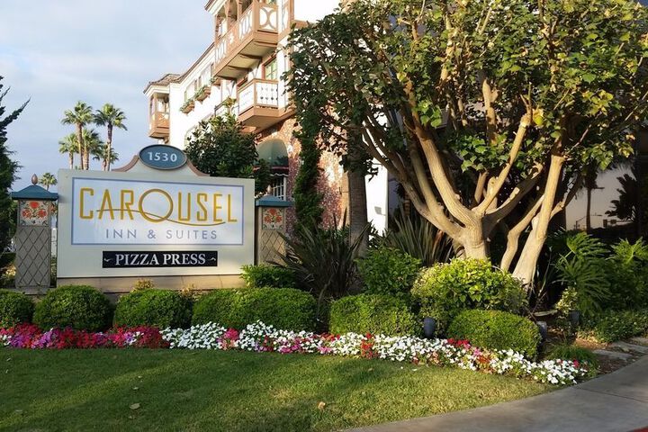 CAROUSEL INN & SUITES