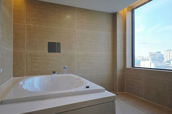 Room 32 of 44
