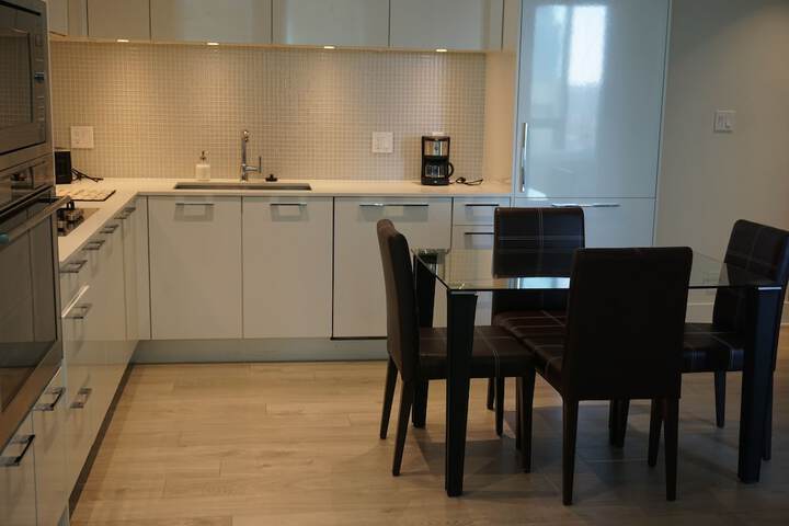 Room 10 of 28
