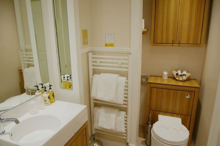 Bathroom Interior Photo