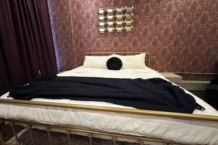 Room 26 of 76