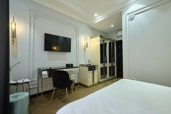 Room 6 of 78