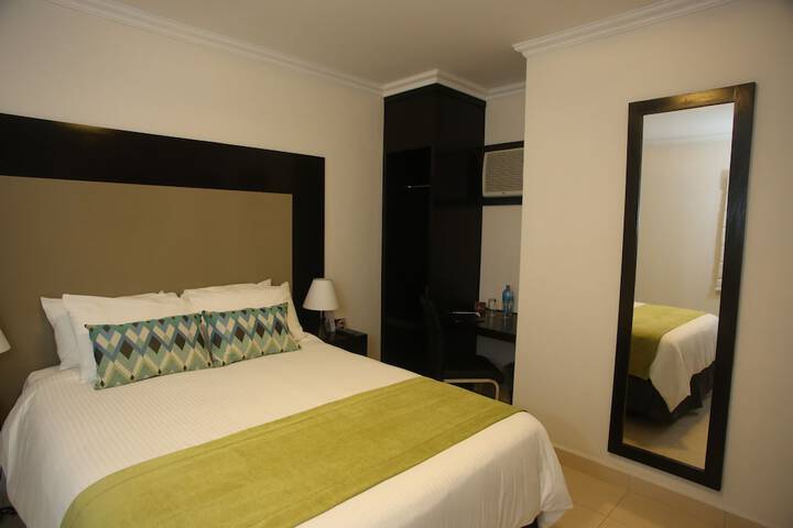 Room 34 of 152