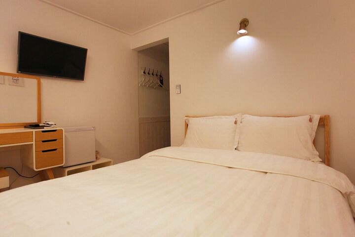 Room 141 of 198