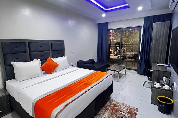 Room 18 of 36