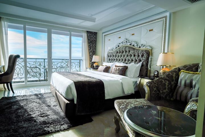 Room 9 of 40