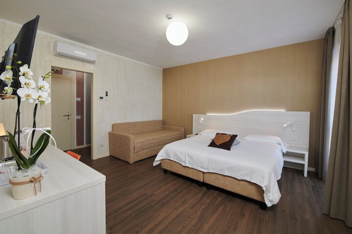 Room 14 of 49