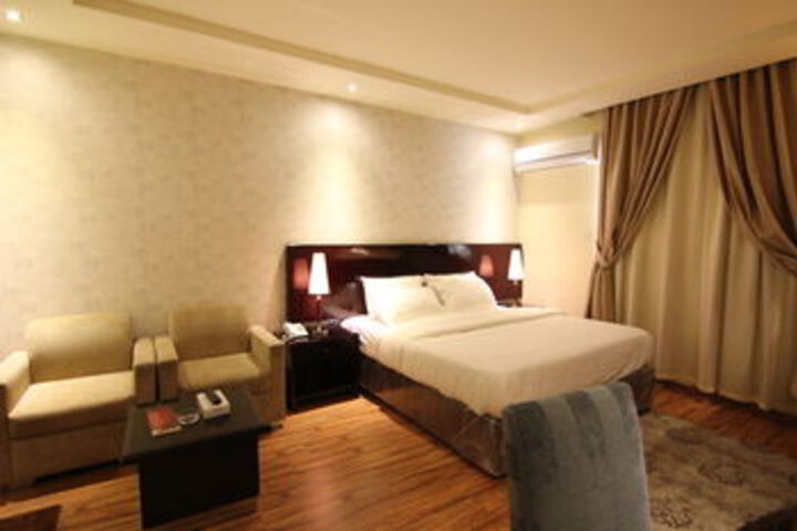 Room 13 of 19