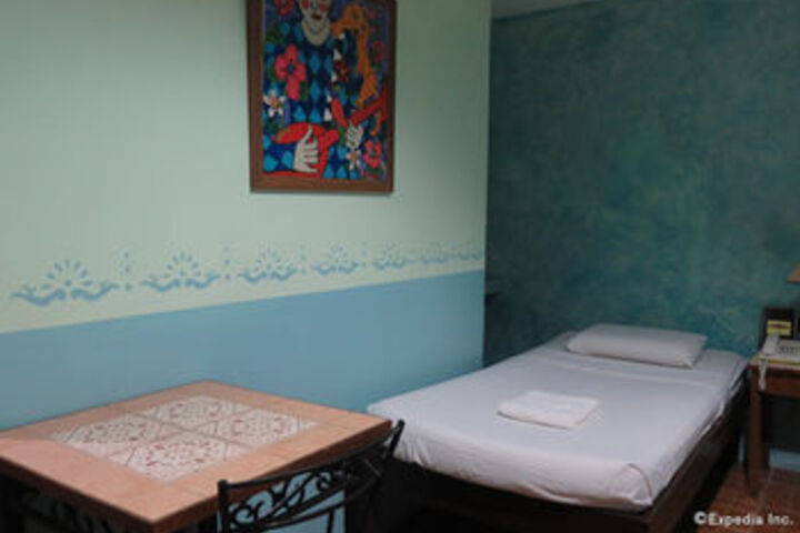 Room 28 of 74