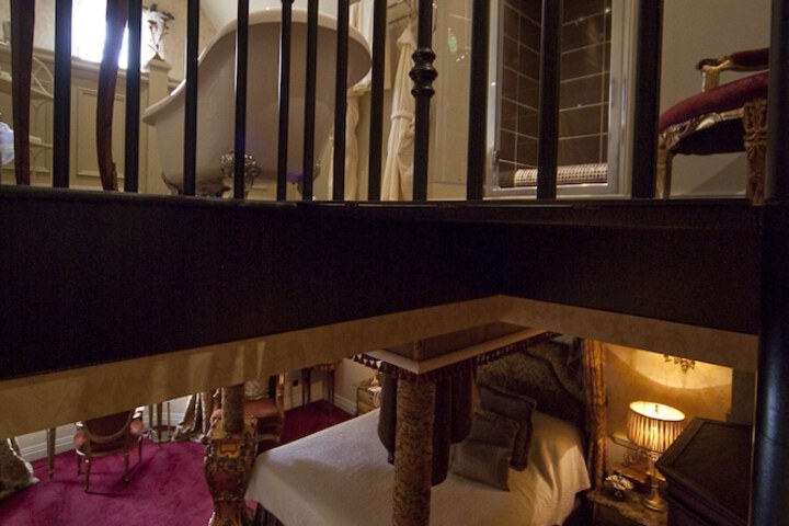Room 23 of 157