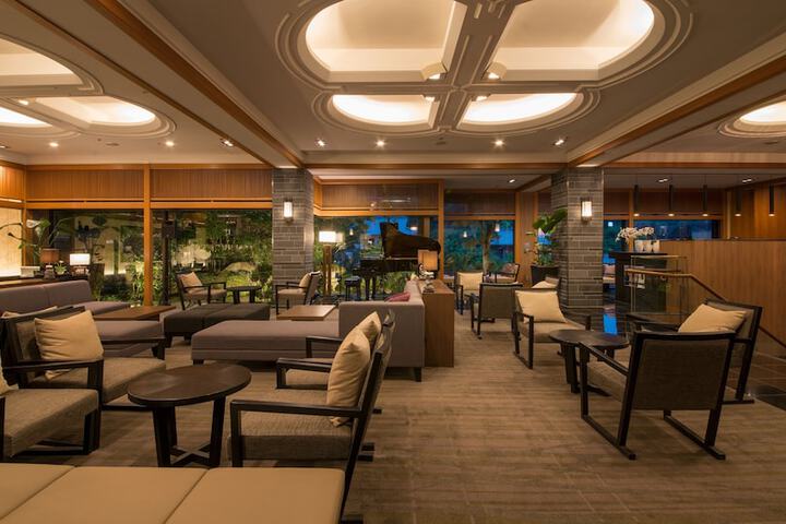 Entrance & Lobby
