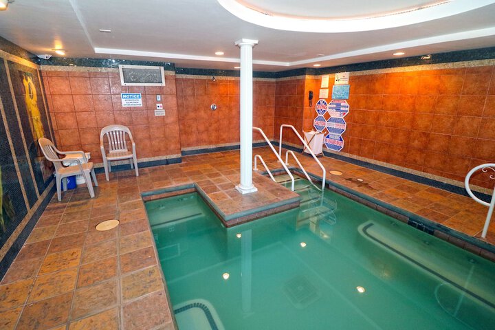 Indoor spa tub