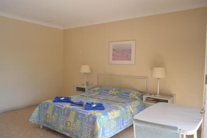 Room 5 of 16
