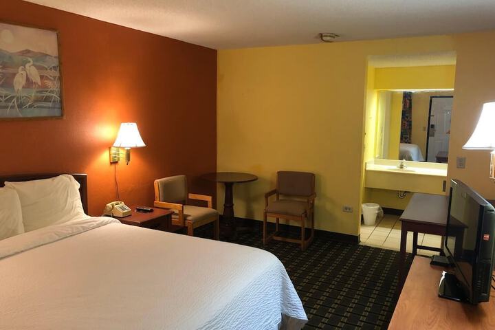Room 9 of 17