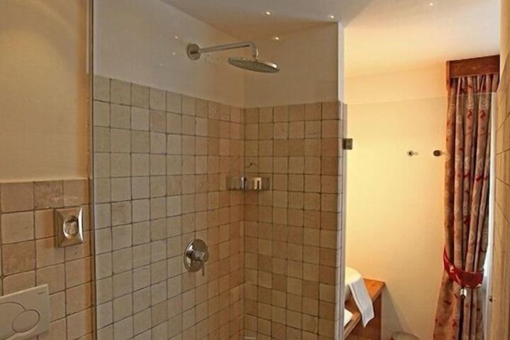 Room 20 of 32