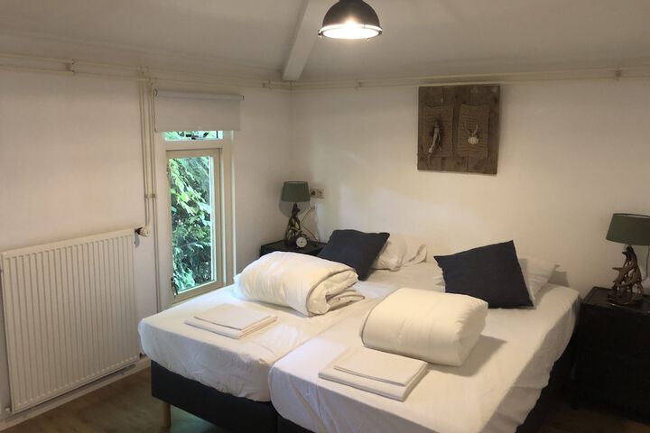 Room 2 of 38