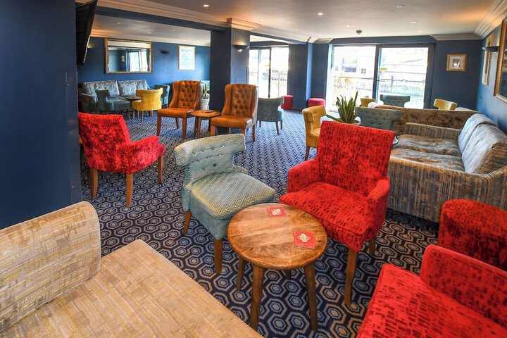 Lounge 200 of 216