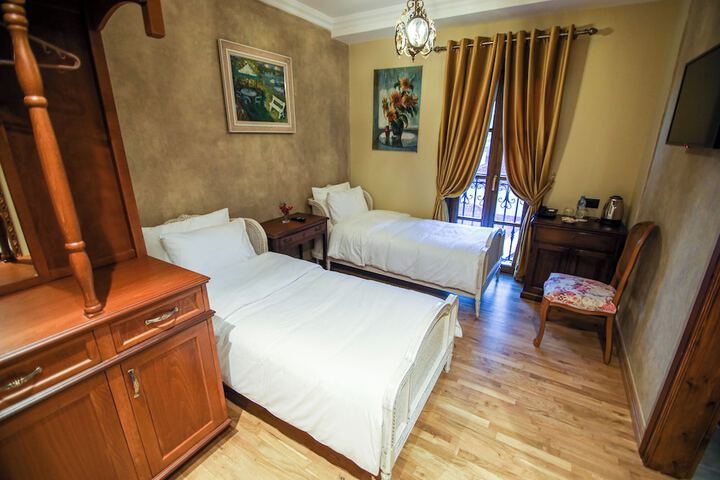Room 12 of 44