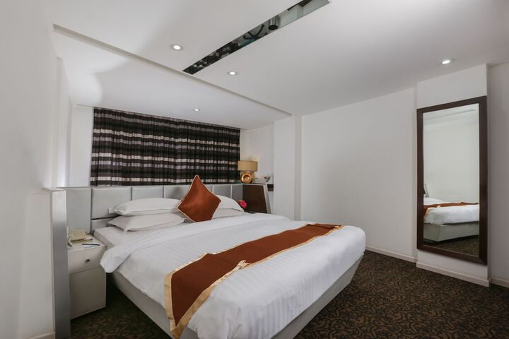 Room 6 of 32