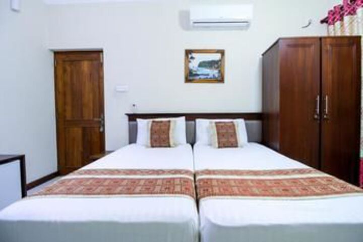 Yoho Emirates Inn