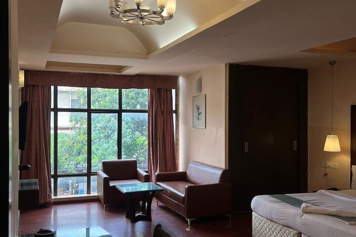 Room 7 of 19